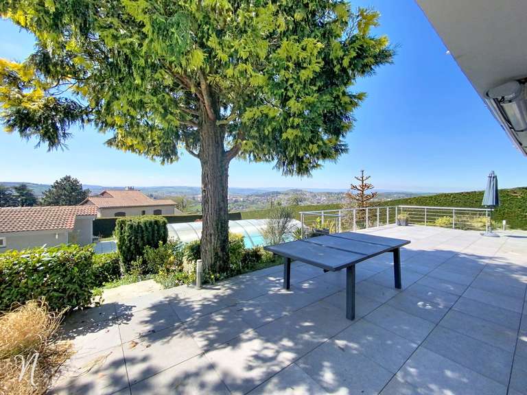 Maison Saint-Genest-Lerpt - 4 chambres - 280m²