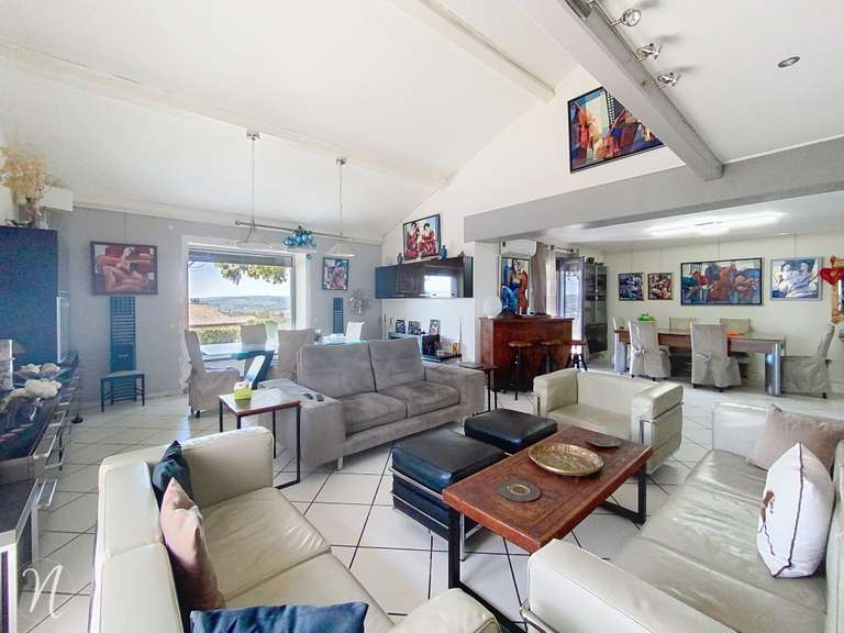 Maison Saint-Genest-Lerpt - 4 chambres - 280m²