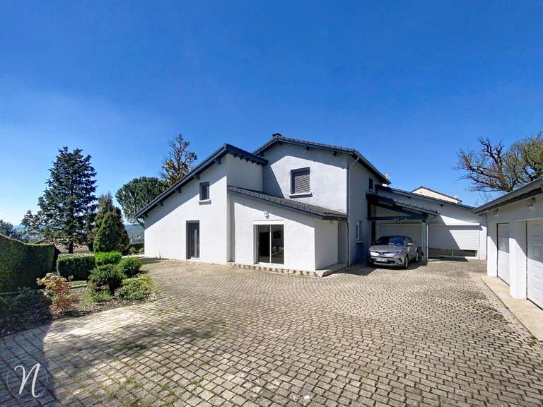 Maison Saint-Genest-Lerpt - 4 chambres - 280m²