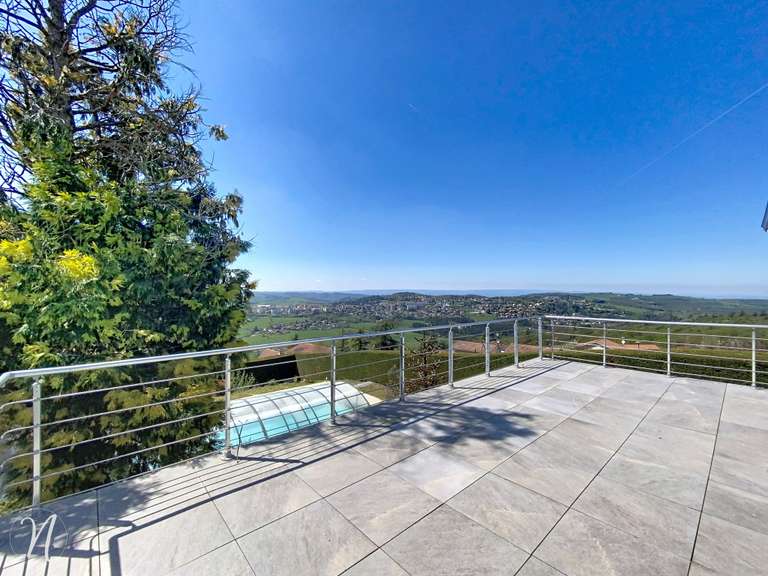 Maison Saint-Genest-Lerpt - 4 chambres - 280m²