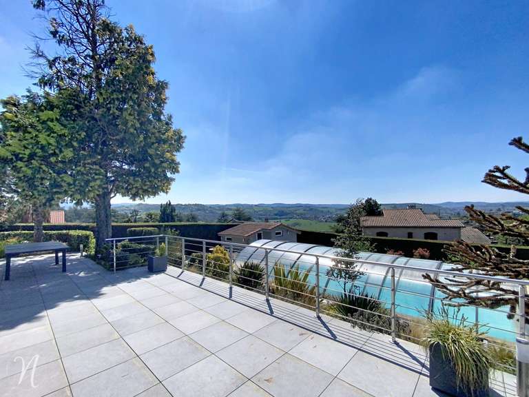 Maison Saint-Genest-Lerpt - 4 chambres - 280m²