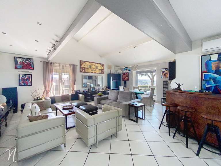 Maison Saint-Genest-Lerpt - 4 chambres - 280m²