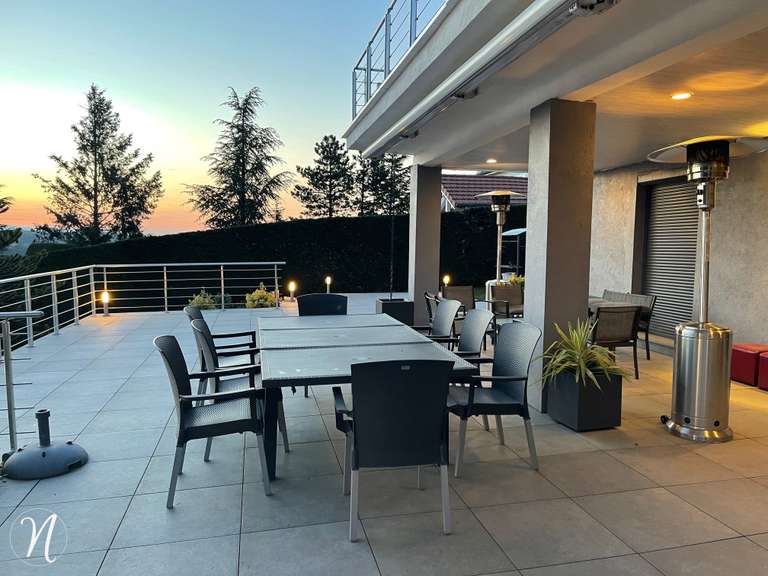 Maison Saint-Genest-Lerpt - 4 chambres - 280m²