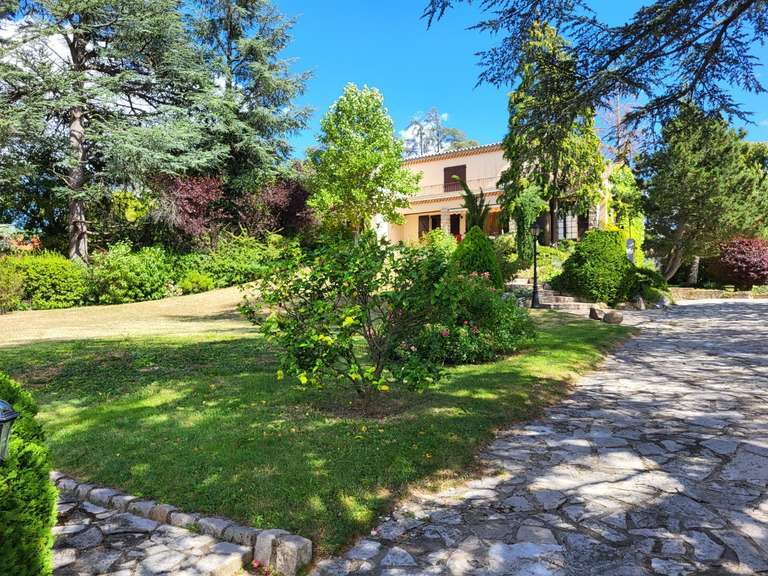 Maison Saint-Genest-Lerpt - 3 chambres - 153m²