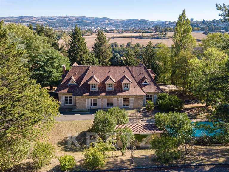 Maison Saint-Genest-Lerpt - 8 chambres - 360m²