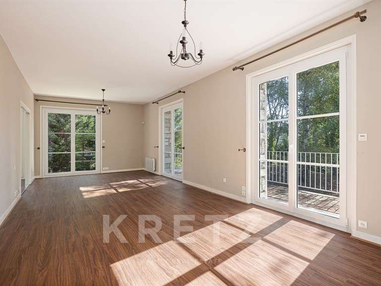 Maison Saint-Genest-Lerpt - 8 chambres - 360m²