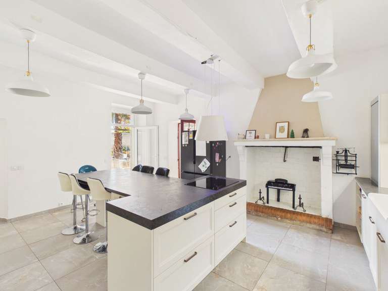 Maison Saint-Geniès-de-Comolas - 6 chambres - 434m²