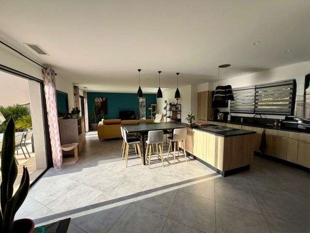 Maison Saint-Geniès-des-Mourgues - 137m²