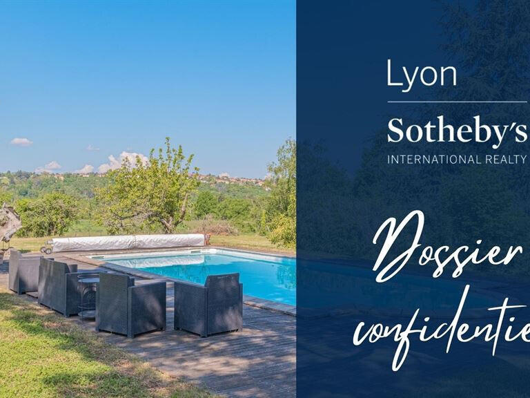 Maison Saint-Genis-Laval - 5 chambres - 250m²