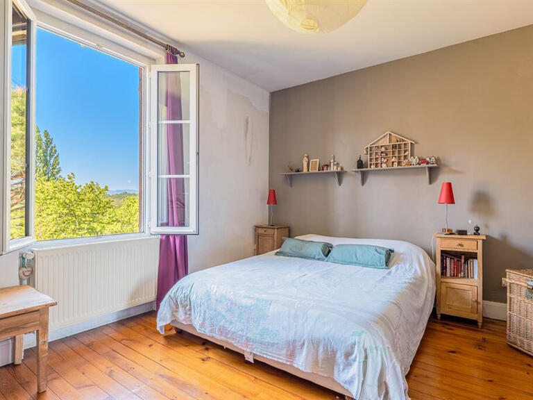 House Saint-Genis-Laval - 5 bedrooms - 250m²