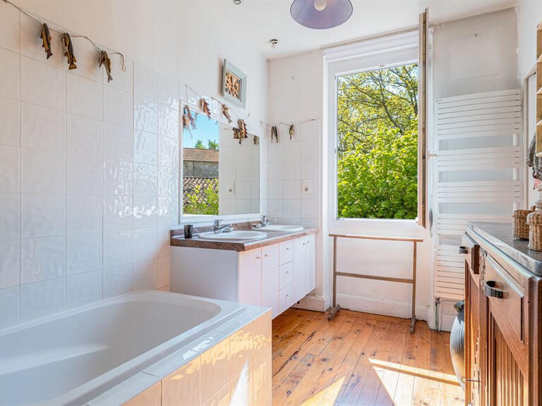 House Saint-Genis-Laval - 5 bedrooms - 250m²