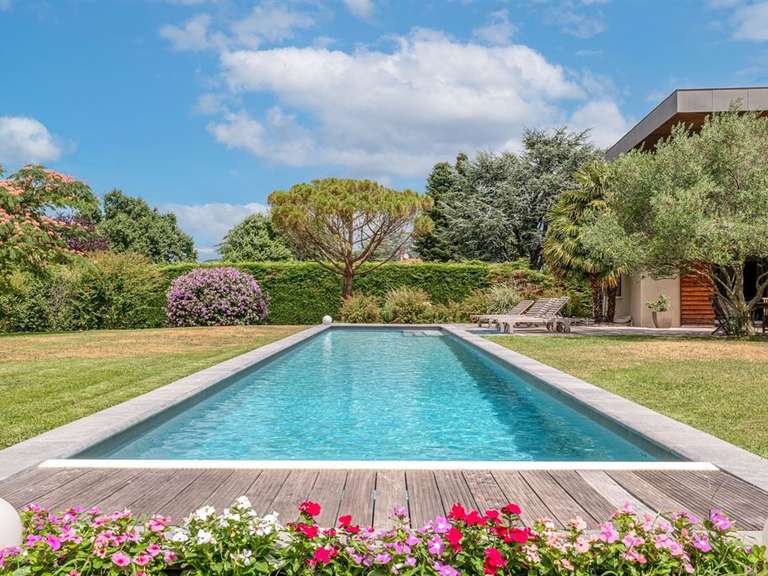 Maison Saint-Genis-Laval - 4 chambres - 246m²