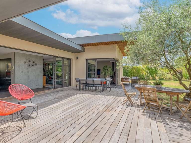 Maison Saint-Genis-Laval - 4 chambres - 246m²