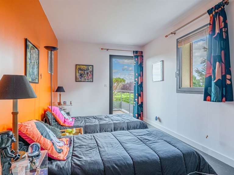 Maison Saint-Genis-Laval - 4 chambres - 246m²