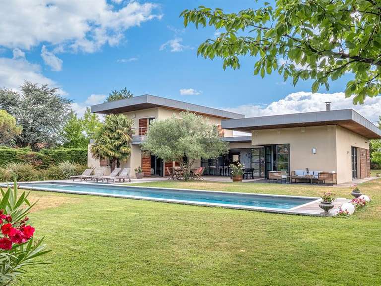 Maison Saint-Genis-Laval - 4 chambres - 246m²