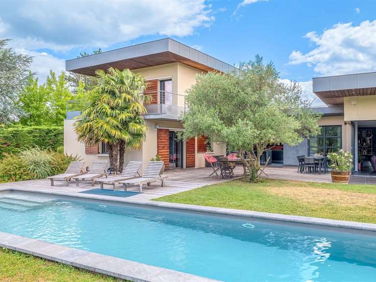 Maison Saint-Genis-Laval - 4 chambres - 246m²