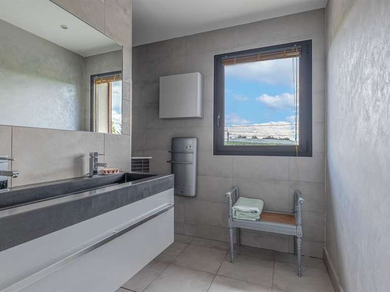 Maison Saint-Genis-Laval - 4 chambres - 246m²