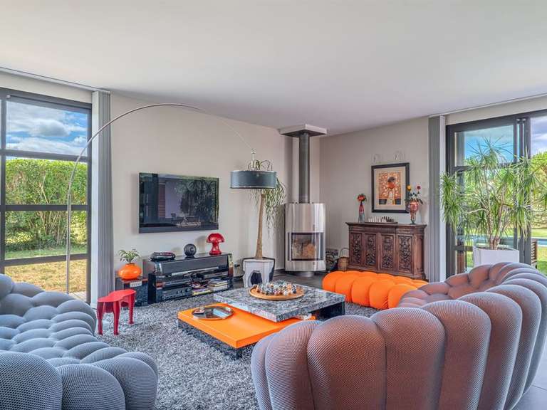 Maison Saint-Genis-Laval - 4 chambres - 246m²