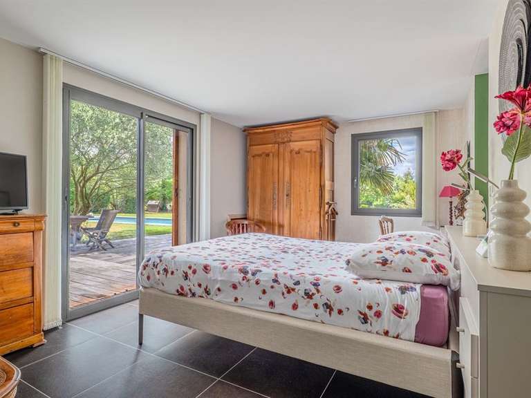 Maison Saint-Genis-Laval - 4 chambres - 246m²