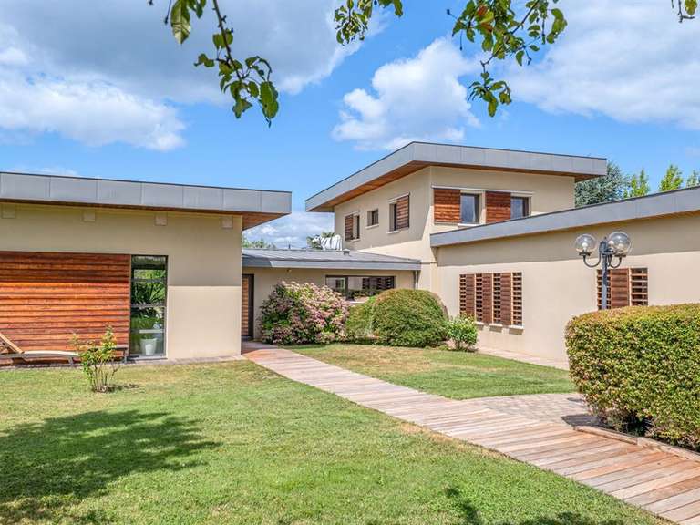 Maison Saint-Genis-Laval - 4 chambres - 246m²