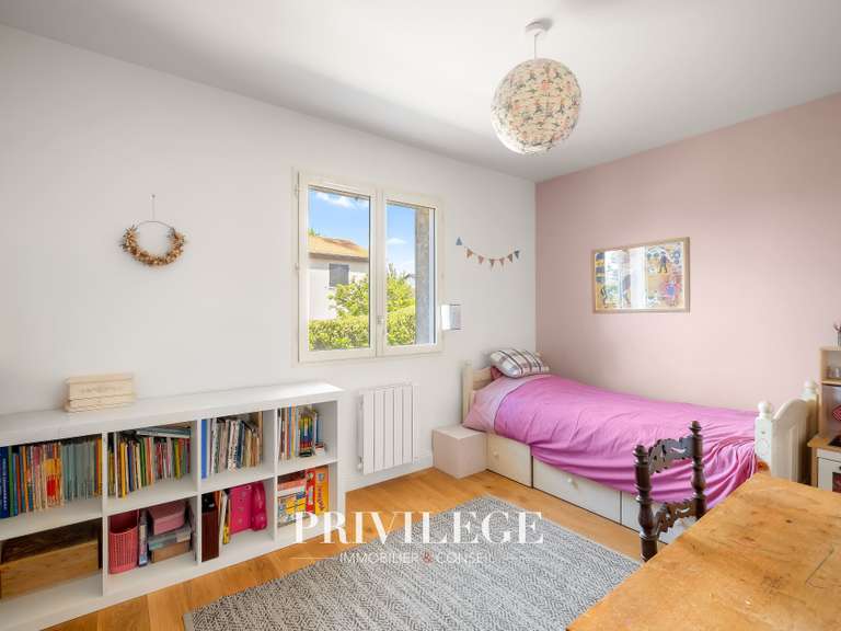 Maison Saint-Genis-les-Ollières - 5 chambres - 173m²