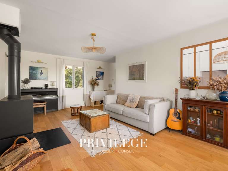 Maison Saint-Genis-les-Ollières - 5 chambres - 173m²