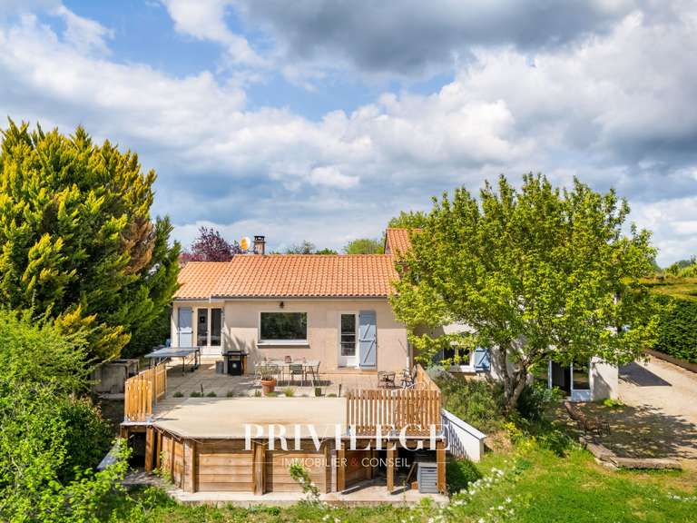 Maison Saint-Genis-les-Ollières - 5 chambres - 173m²