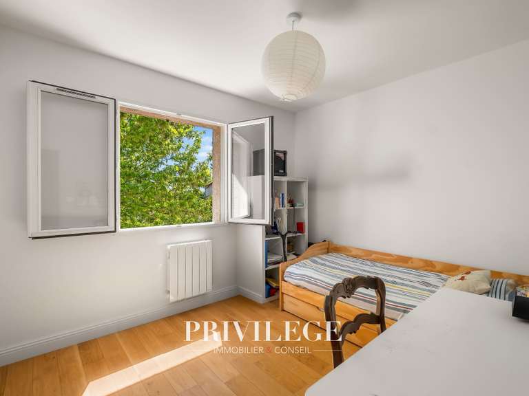 Maison Saint-Genis-les-Ollières - 5 chambres - 173m²