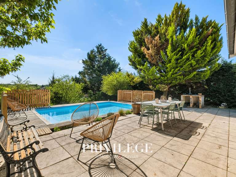 Maison Saint-Genis-les-Ollières - 5 chambres - 173m²