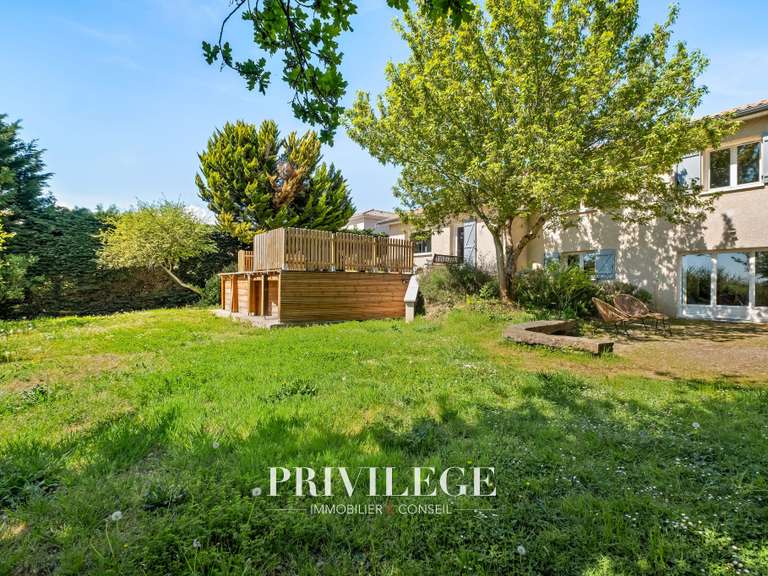 Maison Saint-Genis-les-Ollières - 5 chambres - 173m²