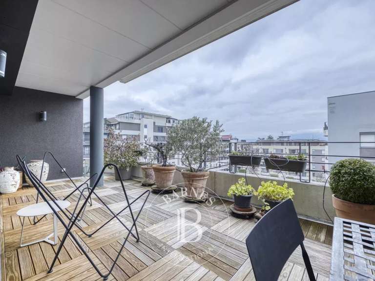 Appartement Saint-Genis-Pouilly - 4 chambres - 210m²