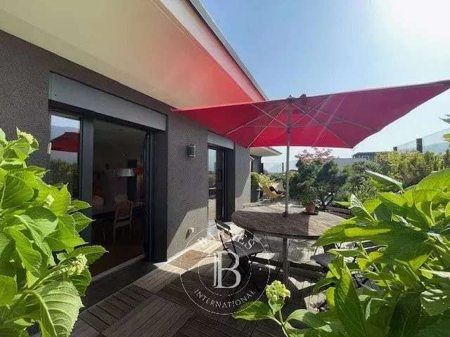 Appartement Saint-Genis-Pouilly - 4 chambres - 210m²