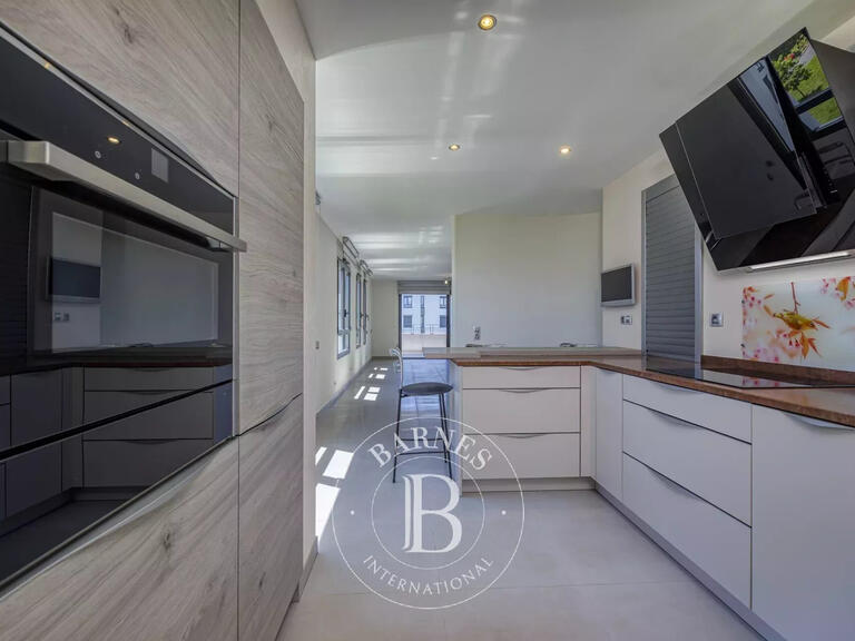 Apartment Saint-Genis-Pouilly - 3 bedrooms - 161m²