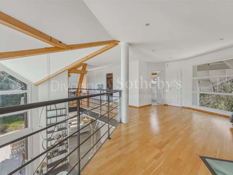 House Saint-Genis-Pouilly - 235m²