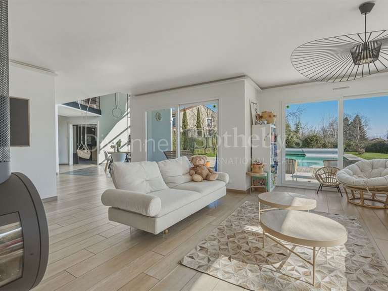 Maison Saint-Genis-Pouilly - 4 chambres - 235m²