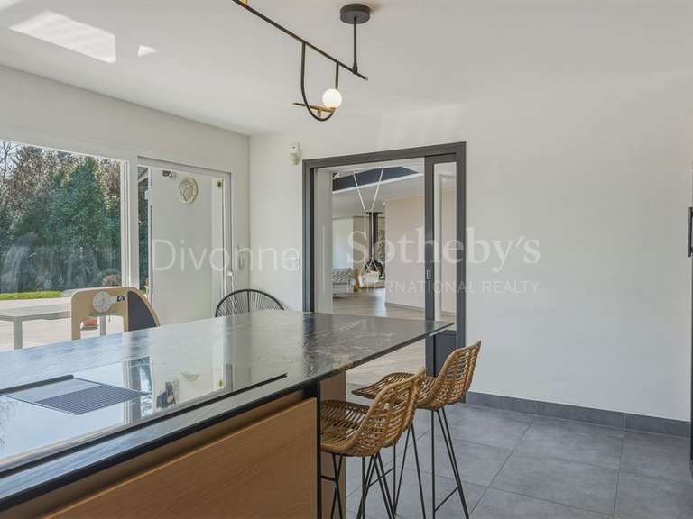 Maison Saint-Genis-Pouilly - 4 chambres - 235m²