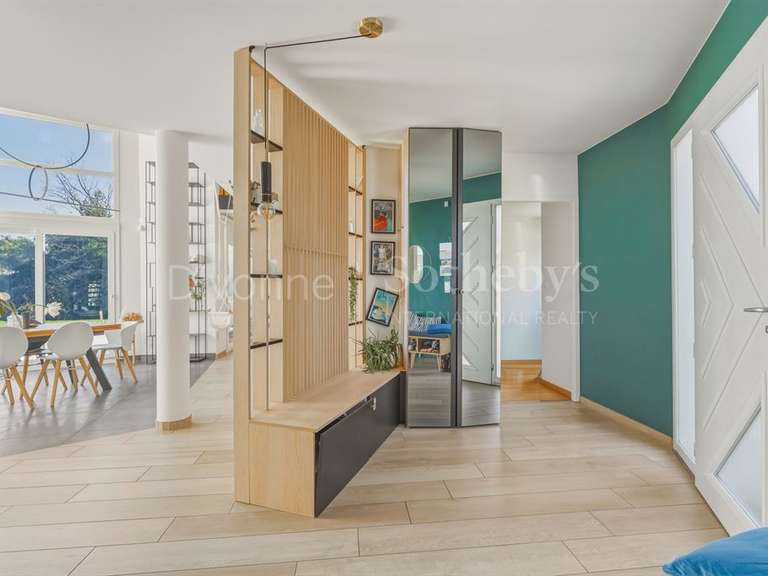 Maison Saint-Genis-Pouilly - 4 chambres - 235m²