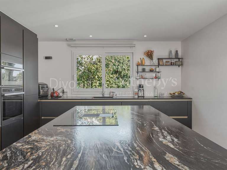 House Saint-Genis-Pouilly - 235m²