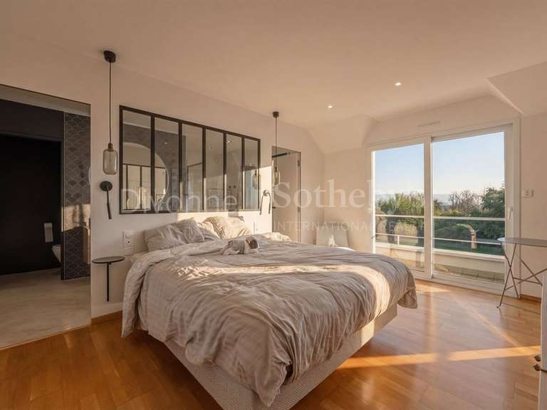 House Saint-Genis-Pouilly - 235m²