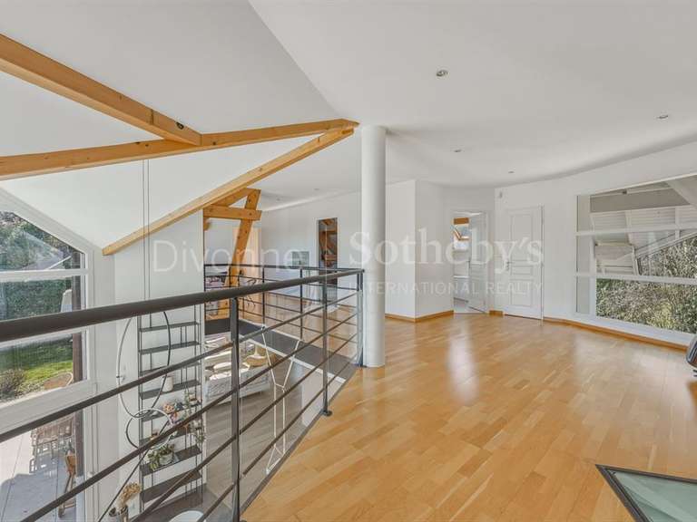 Maison Saint-Genis-Pouilly - 4 chambres - 235m²