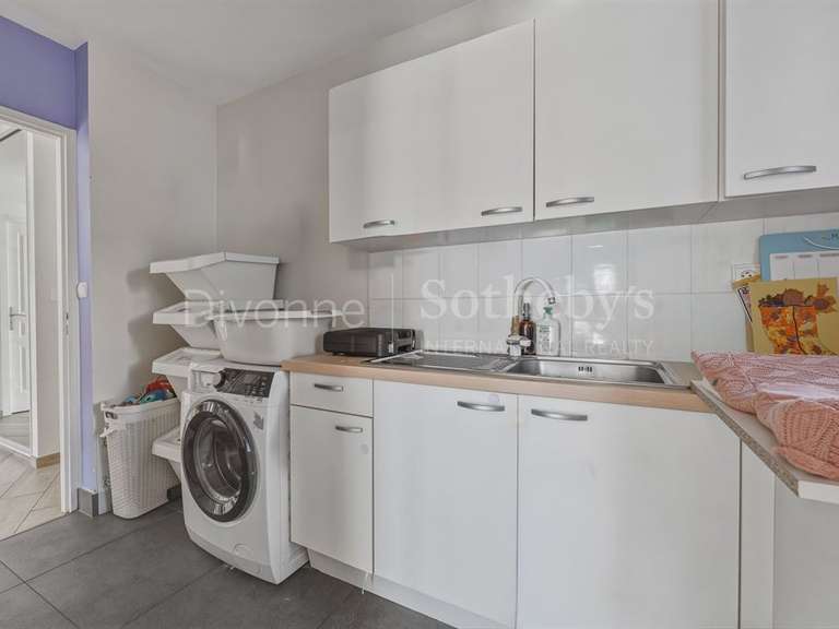 Maison Saint-Genis-Pouilly - 4 chambres - 235m²