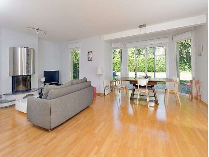Maison Saint-Genis-Pouilly - 190m²