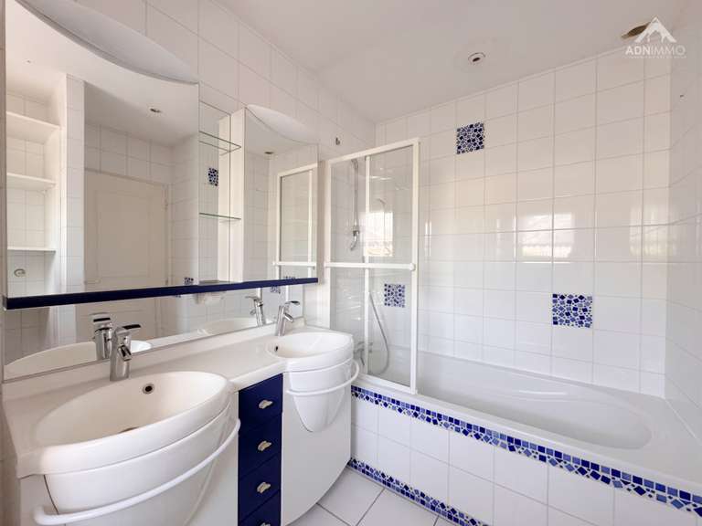Maison Saint-Genis-Pouilly - 5 chambres - 187m²