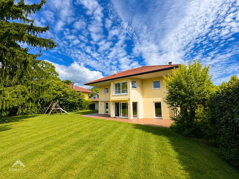 Maison Saint-Genis-Pouilly - 5 chambres - 187m²