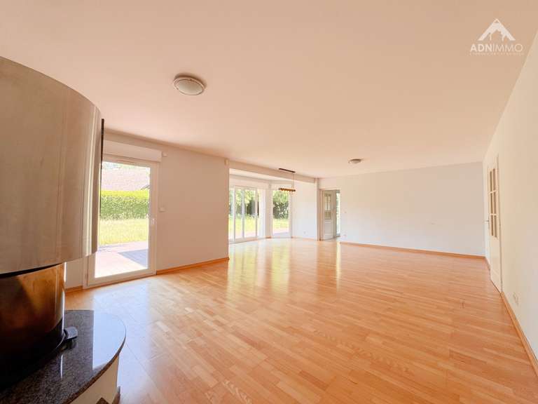 Maison Saint-Genis-Pouilly - 5 chambres - 187m²
