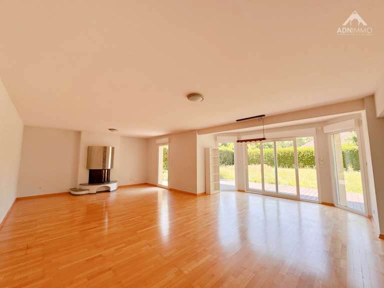 Maison Saint-Genis-Pouilly - 5 chambres - 187m²