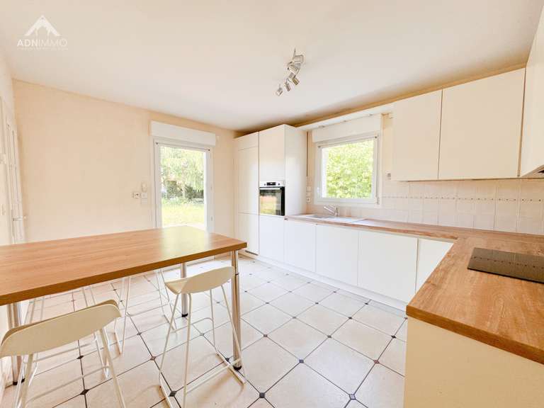 Maison Saint-Genis-Pouilly - 5 chambres - 187m²