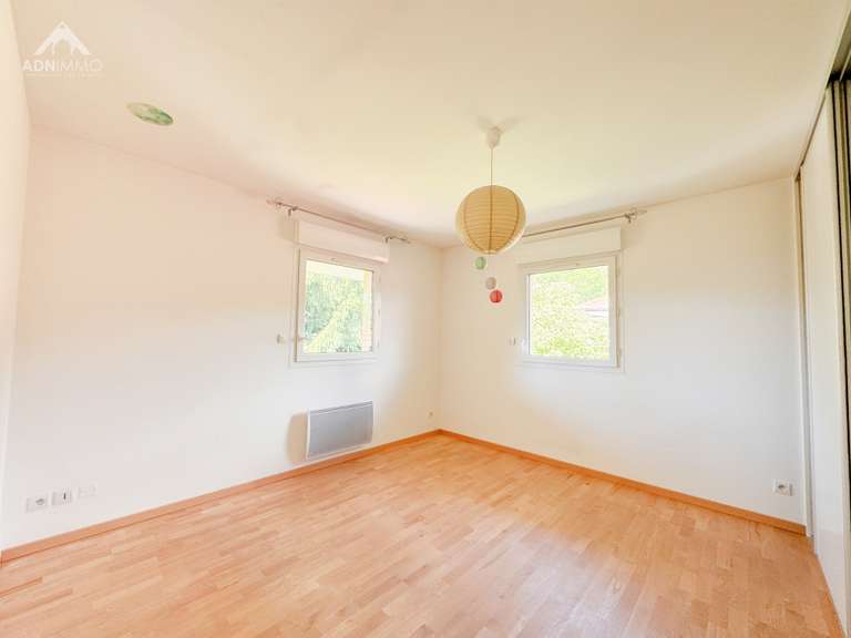 Maison Saint-Genis-Pouilly - 5 chambres - 187m²