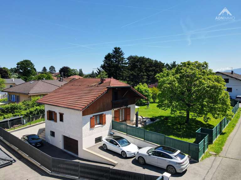 Maison Saint-Genis-Pouilly - 4 chambres - 159m²