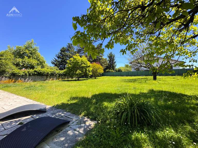 Maison Saint-Genis-Pouilly - 4 chambres - 159m²